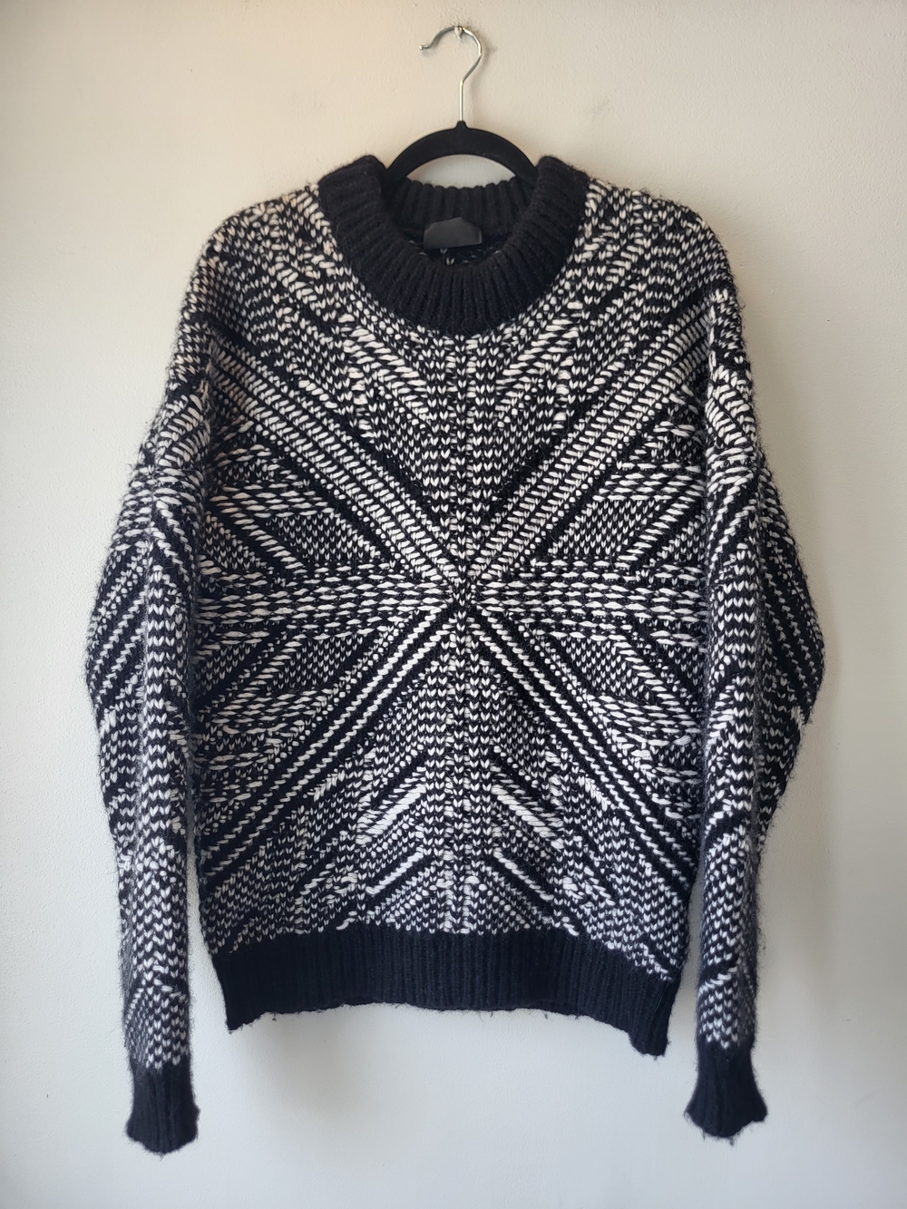 Les Hommes Black & White Graphic Eclectic Grandpa Cozy Crewneck Knit Sweater